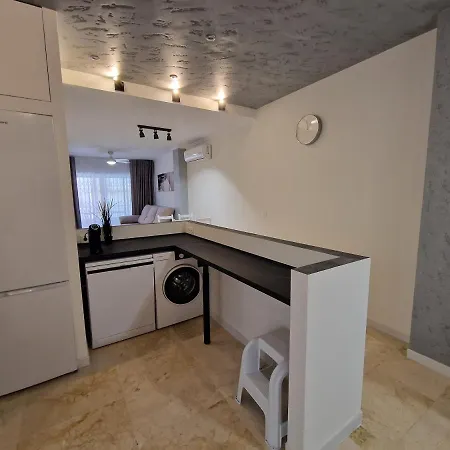 Modern 3 Bedrooms דירה *