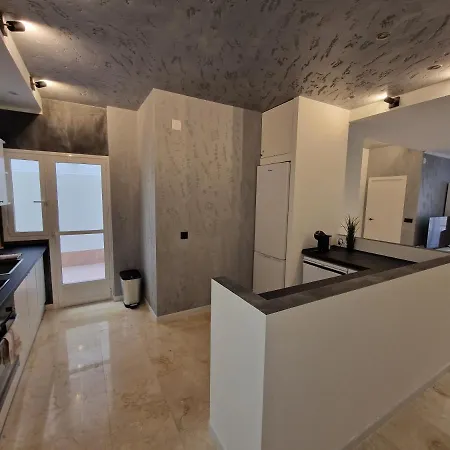 Modern 3 Bedrooms דירה